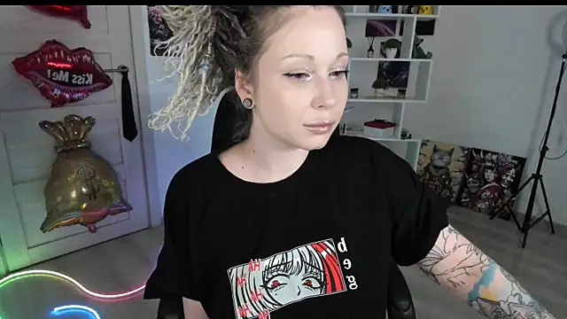 Snapshot of HoneySallyMoore chatting on May 22, 2026, 5:29 pm HoneySallyMoore online show from May 22, 2026, 5:29 pm