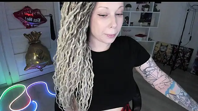 Snapshot of HoneySallyMoore chatting on May 29, 2026, 8:29 pm HoneySallyMoore online show from May 29, 2026, 8:29 pm