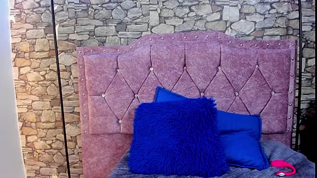 nicky angel1 online show from April 16, 2026, 9:39 pm