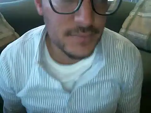 Snapshot of quitomanec chatting on November 24, 2025, 10:53 pm quitomanec online show from November 24, 2025, 10:53 pm