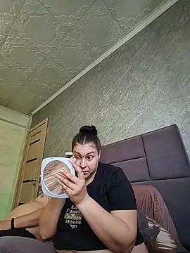 Greta Tamar online show from April 15, 2026, 7:26 am