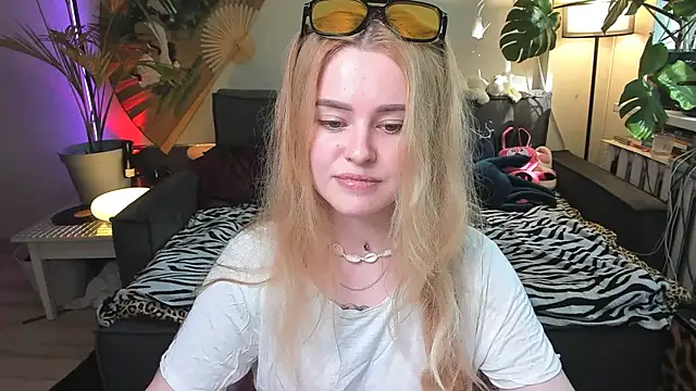 Snapshot of Alexa_Pirs chatting on May 25, 2026, 2:45 pm Alexa Pirs online show from May 25, 2026, 2:45 pm