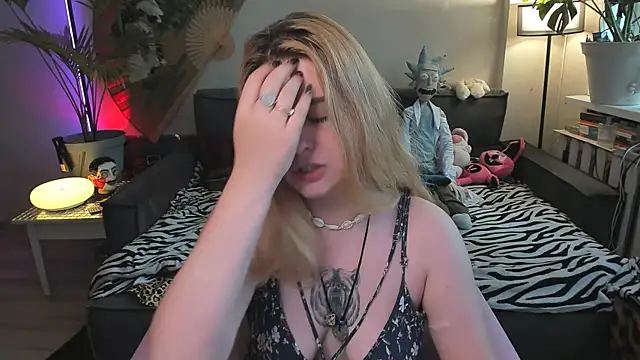 Snapshot of Alexa_Pirs chatting on July 5, 2026, 2:46 pm Alexa Pirs online show from July 5, 2026, 2:46 pm