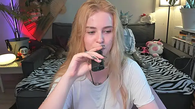 Snapshot of Alexa_Pirs chatting on July 7, 2026, 2:43 pm Alexa Pirs online show from July 7, 2026, 2:43 pm