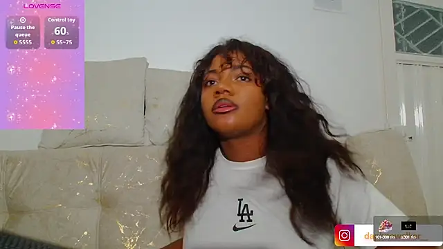 Snapshot of Daphnewalker__ chatting on October 1, 2025, 3:01 am Daphnewalker online show from October 1, 2025, 3:01 am