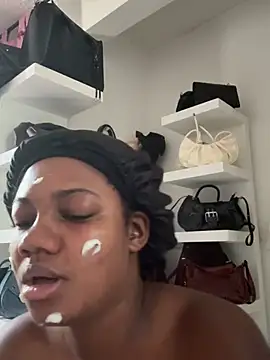 Snapshot of Daphnewalker__ chatting on April 15, 2026, 1:51 pm Daphnewalker online show from April 15, 2026, 1:51 pm