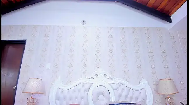 TianahGlow online show from February 26, 2025, 11:59 pm