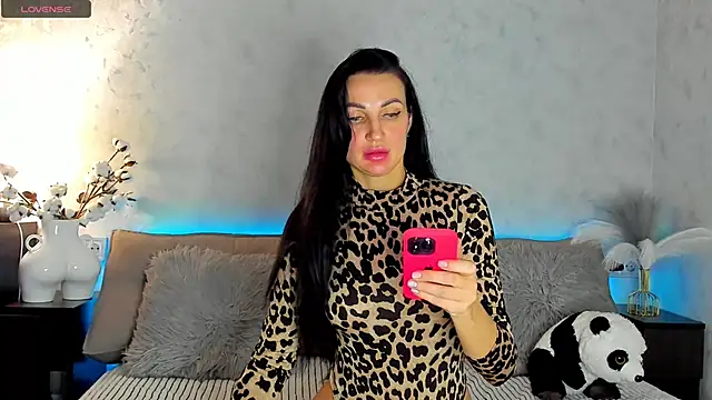 Tina Mart online show from November 4, 2025, 1:54 pm