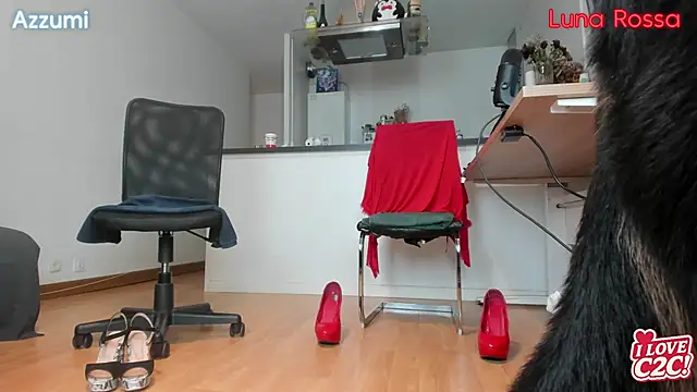 Snapshot of LunaRossaCam chatting on May 19, 2026, 7:31 pm LunaRossaCam online show from May 19, 2026, 7:31 pm