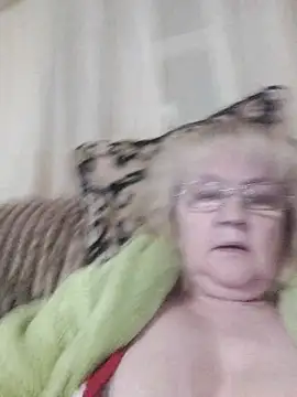 Snapshot of Violet5364 chatting on February 6, 2026, 9:29 pm Violet5364 online show from February 6, 2026, 9:29 pm