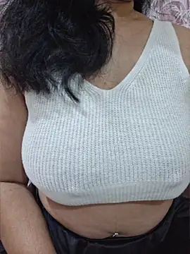 Snapshot of Jassi_Does chatting on April 21, 2026, 8:12 pm Jassi Does online show from April 21, 2026, 8:12 pm