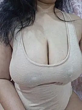 Snapshot of Jassi_Does chatting on May 3, 2026, 10:38 pm Jassi Does online show from May 3, 2026, 10:38 pm