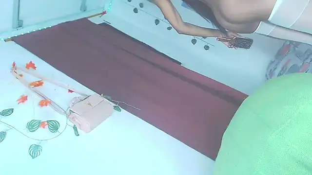 salome hotxxx online show from September 13, 2025, 5:51 am