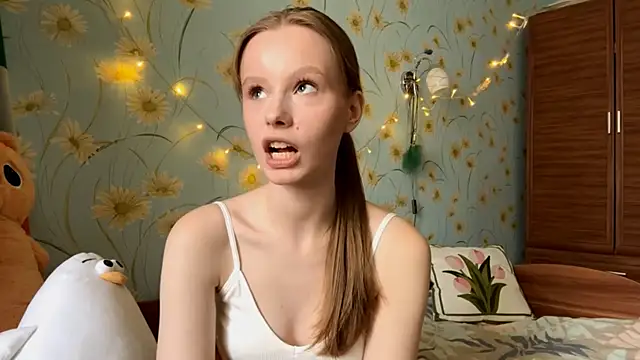 BeckyDwinell online show from March 5, 2025, 11:28 am