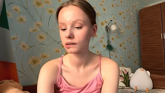 BeckyDwinell online show from March 22, 2025, 12:14 pm