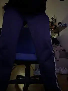 yaxxx03 online show from November 24, 2025, 7:24 pm