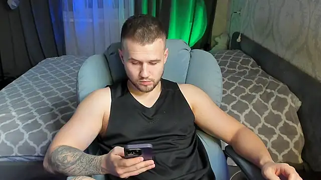 Snapshot of Vladik_b chatting on February 26, 2025, 8:44 pm Vladik b online show from February 26, 2025, 8:44 pm