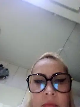 CandieGilson   online show from December 16, 2025, 10:31 am