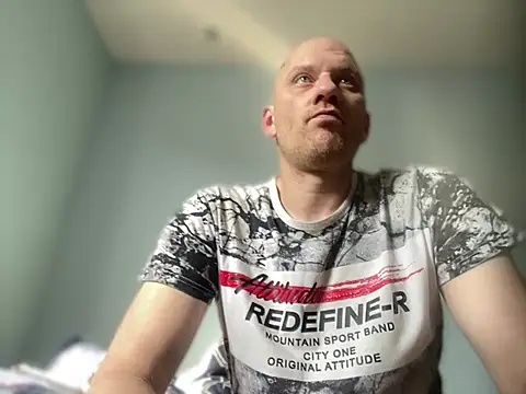 Krzysiekg123 online show from February 19, 2025, 9:17 am