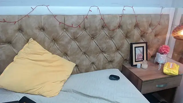 Snapshot of Estiv18_ chatting on February 14, 2025, 9:34 am Estiv18 online show from February 14, 2025, 9:34 am