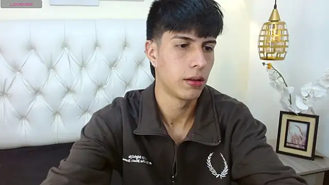 Snapshot of Estiv18_ chatting on March 9, 2025, 11:58 am Estiv18 online show from March 9, 2025, 11:58 am