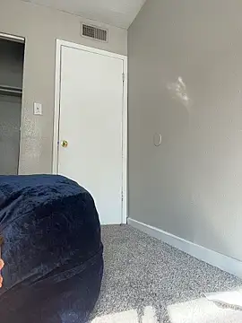 angelicasn0w online show from April 22, 2026, 1:56 pm