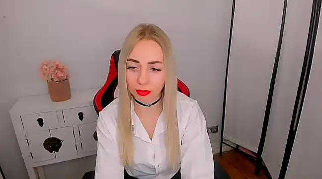 MargaritaRose online show from February 17, 2025, 6:37 pm