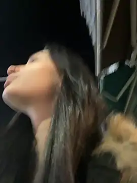 lunalovelee online show from October 22, 2025, 1:44 pm