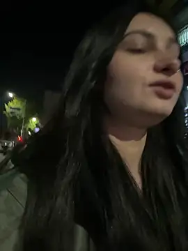 lunalovelee online show from November 5, 2025, 2:28 pm