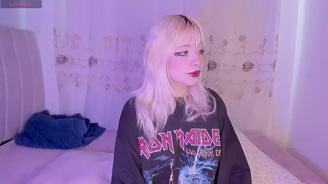 purplelilith3 online show from April 19, 2026, 7:16 pm