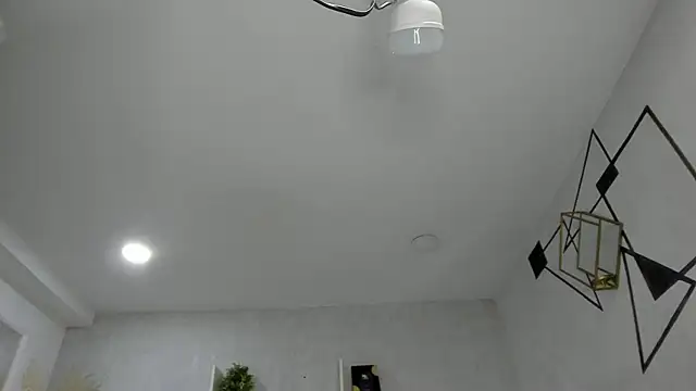 EmiliaRose  online show from April 6, 2026, 8:43 pm