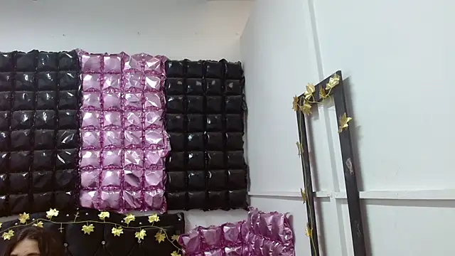 poisondost hot online show from September 24, 2025, 12:08 pm