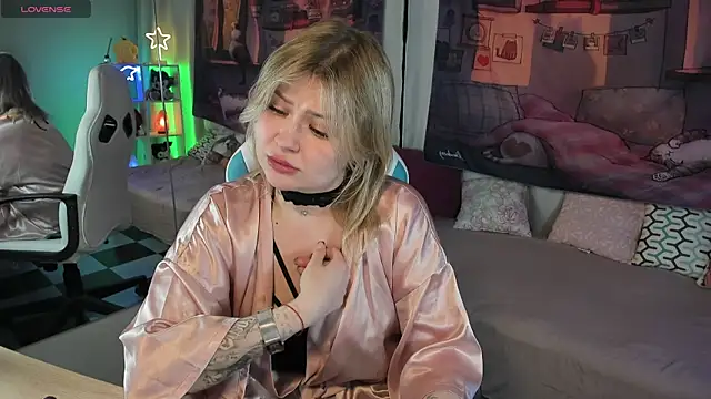 MargoBryan online show from March 13, 2025, 7:50 pm