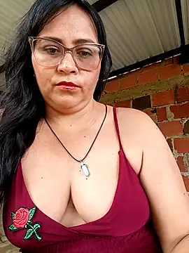 Snapshot of promiscuous-indecent-momm chatting on April 28, 2026, 6:24 pm promiscuous-indecent-momm online show from April 28, 2026, 6:24 pm