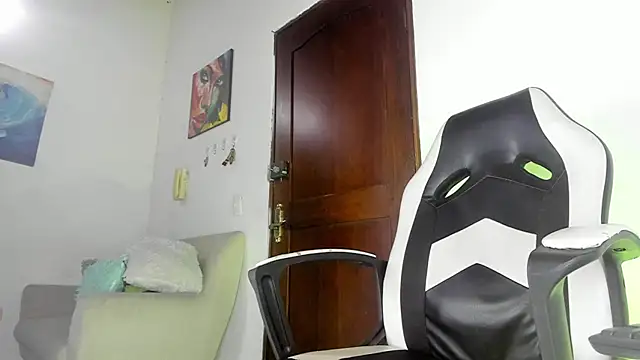 Snapshot of Daniloz_ chatting on February 16, 2025, 5:26 am Daniloz online show from February 16, 2025, 5:26 am