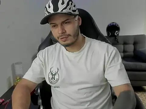 ragnar lothbrok777 online show from April 18, 2026, 9:15 pm