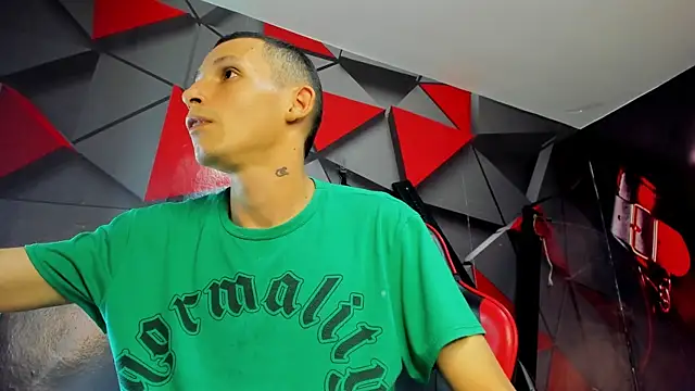 Snapshot of Isak_Millan chatting on November 9, 2025, 10:52 pm Isak Millan online show from November 9, 2025, 10:52 pm