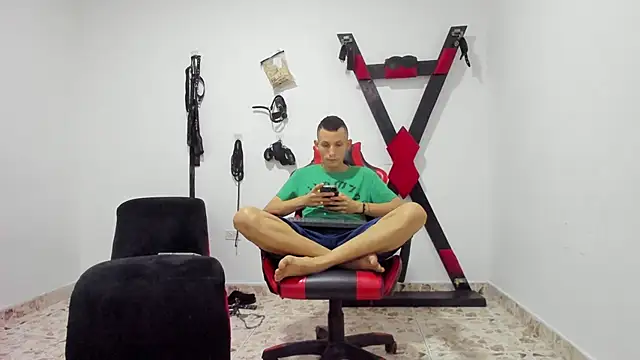 Snapshot of Isak_Millan chatting on November 30, 2025, 2:15 am Isak Millan online show from November 30, 2025, 2:15 am