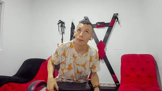 Snapshot of Isak_Millan chatting on December 2, 2025, 8:15 pm Isak Millan online show from December 2, 2025, 8:15 pm