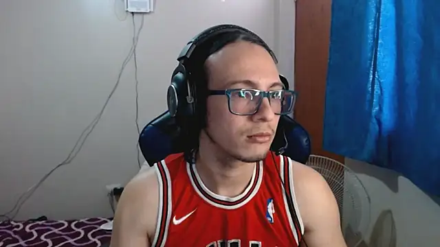 cholitohermoso online show from February 19, 2025, 4:22 pm