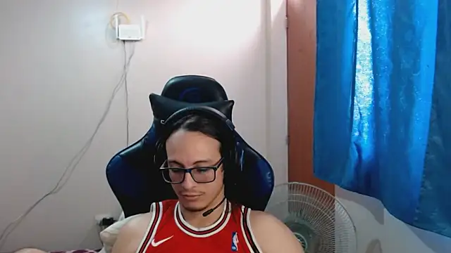 cholitohermoso online show from February 19, 2025, 7:27 pm