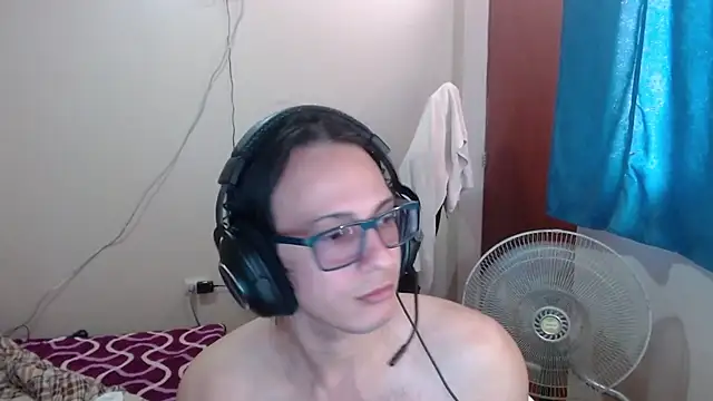 cholitohermoso online show from March 12, 2025, 8:20 pm