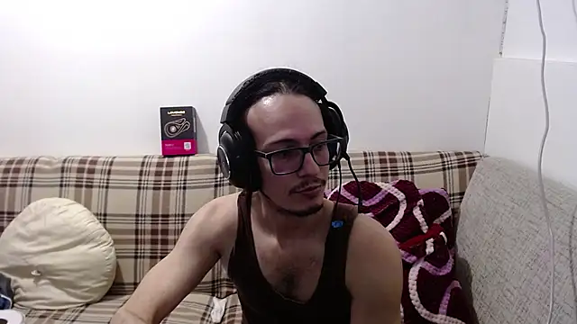 cholitohermoso online show from April 7, 2026, 3:34 pm