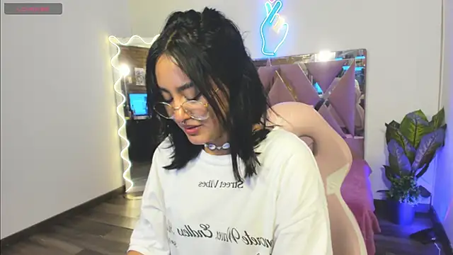 Snapshot of LUDO_KITTY_TAY chatting on February 17, 2025, 3:15 am LUDO KITTY TAY online show from February 17, 2025, 3:15 am