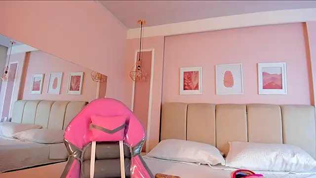 Annie rhoades online show from December 16, 2025, 12:54 pm