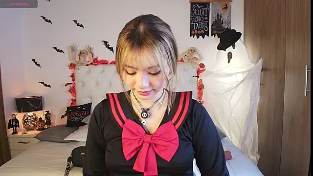 Snapshot of Julieta_priv chatting on October 8, 2025, 2:36 pm Julieta priv online show from October 8, 2025, 2:36 pm