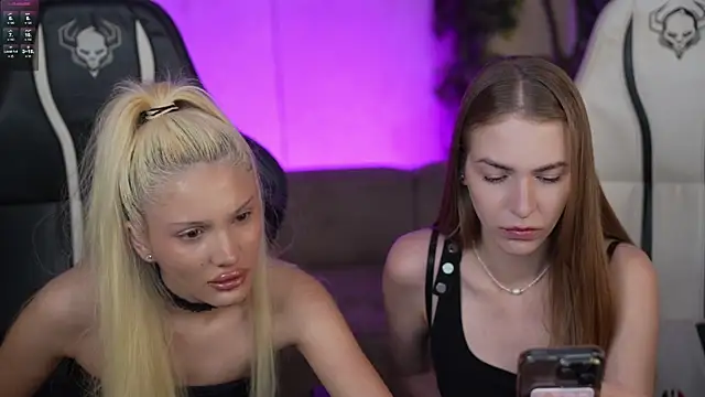 Snapshot of Layla_Sweet_ chatting on October 16, 2025, 6:31 pm Layla Sweet online show from October 16, 2025, 6:31 pm