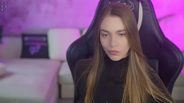 Snapshot of Layla_Sweet_ chatting on January 12, 2026, 11:43 pm Layla Sweet online show from January 12, 2026, 11:43 pm