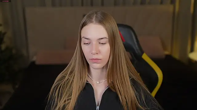 Snapshot of Layla_Sweet_ chatting on January 14, 2026, 8:47 pm Layla Sweet online show from January 14, 2026, 8:47 pm