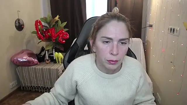 Snapshot of TessaDaybreak chatting on February 18, 2025, 1:33 pm TessaDaybreak online show from February 18, 2025, 1:33 pm